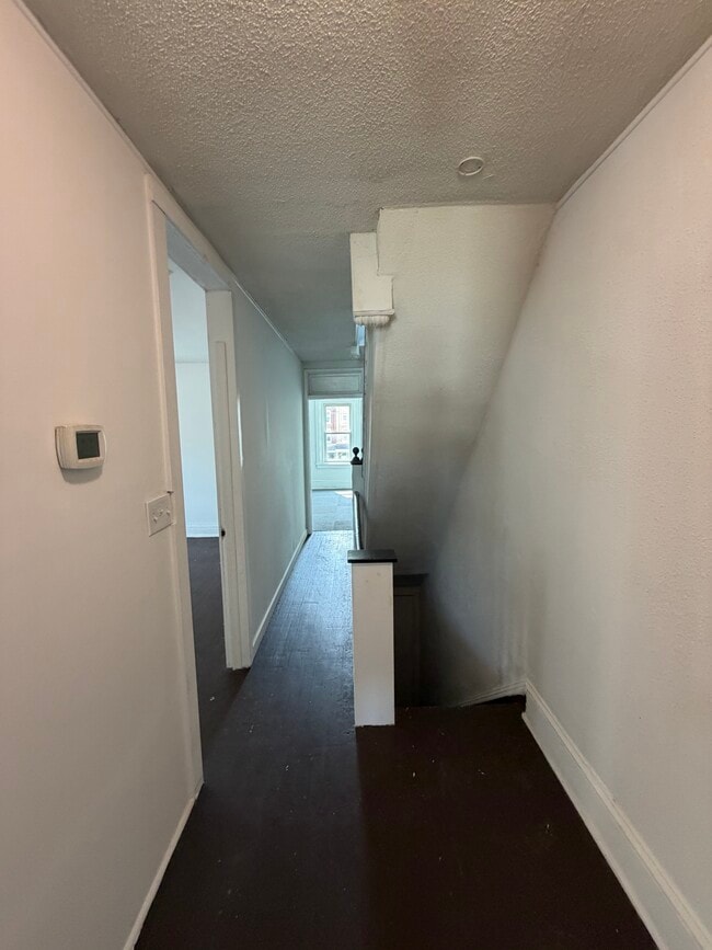 Building Photo - 639 Haws Ave