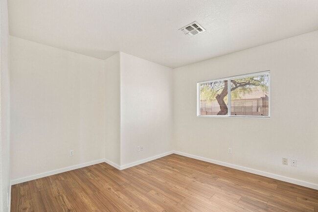 Building Photo - Move in ready home in Arizona Sunset!