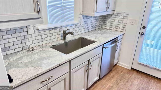 Building Photo - 6243 Shoreview Cir