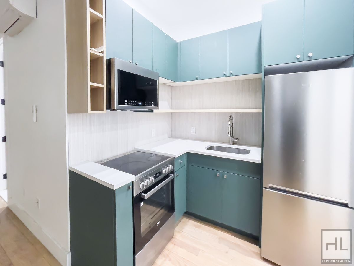 Building Photo - PUTNAM AVENUE / Spacious 2-Bed 1/5 Bath Du...