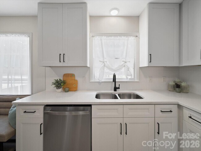 Building Photo - 2213 Milton Rd