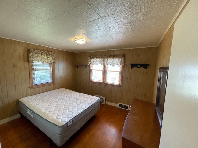 Building Photo - 1032 E Cloverland Dr