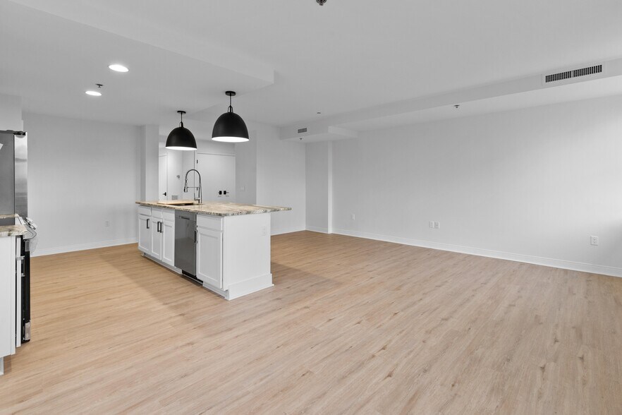 Building Photo - 525 W Lafayette Blvd