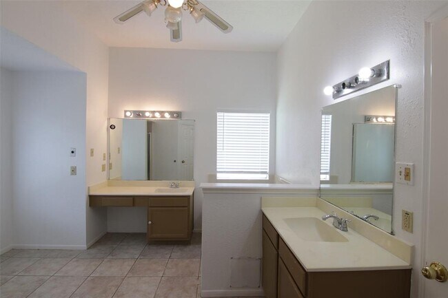 Building Photo - 1238 Manchester Cir