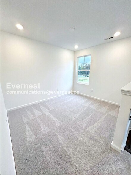 Building Photo - 44 Regal Gdns Ct