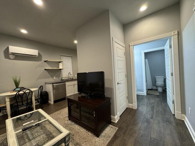 Building Photo - 1623 N Jefferson Ave