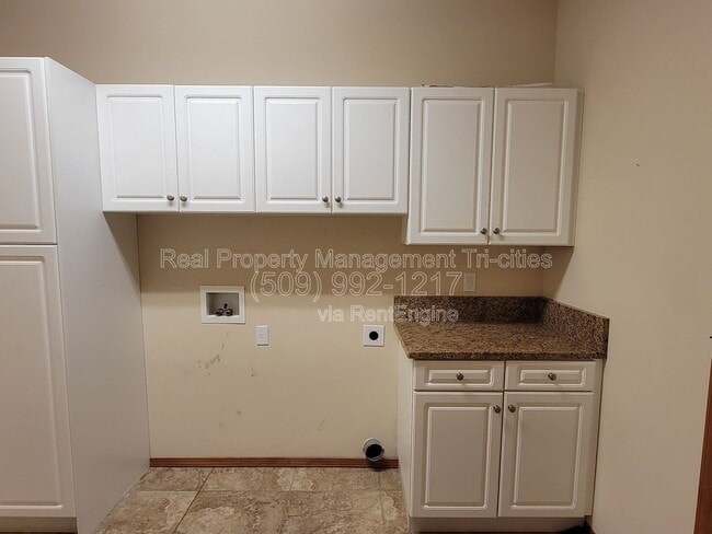 Building Photo - 19 Jasmine Ln