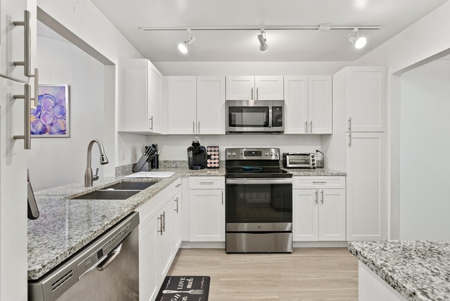 Building Photo - 6721 Bridlewood Ct