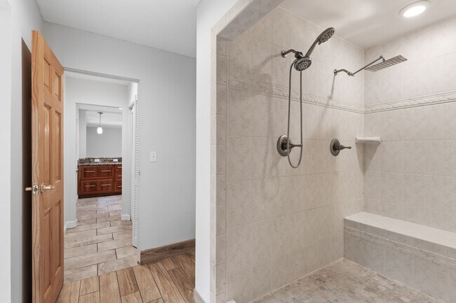 Building Photo - Welcome to your Pool/Lake Home!