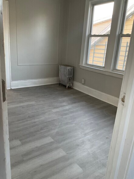 Building Photo - 11 Westervelt Pl