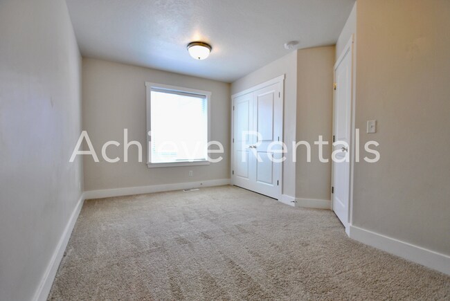 Building Photo - 2053 N 380 E