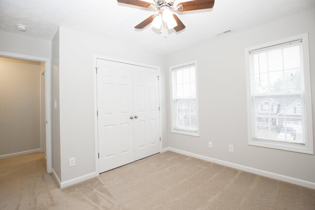 Building Photo - "Charming 4-Bedroom Home with Granite Coun...