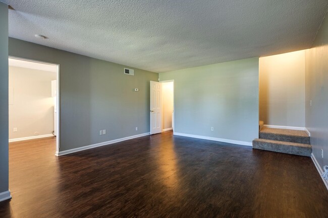 Building Photo - 1301 Neelys Bend Rd