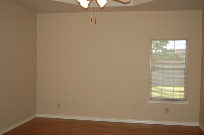 Building Photo - 230 New Castle Dr