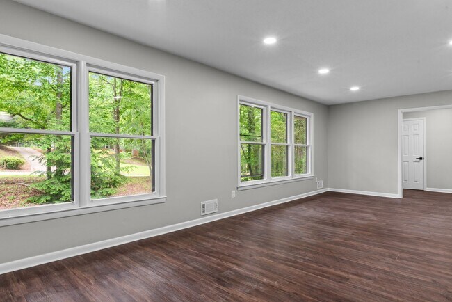 Building Photo - Charming Weatherly Woods Home with In-Law ...