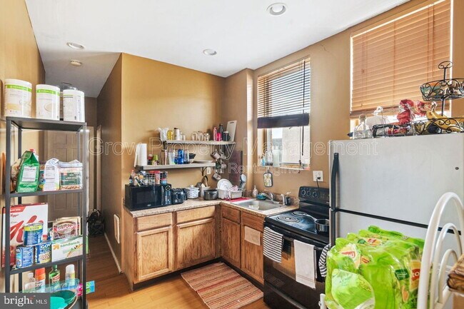 Building Photo - 1834 W Diamond St