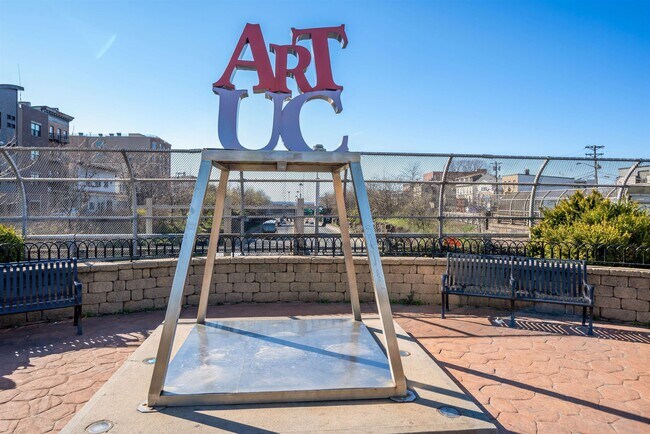 Building Photo - 620 38th St