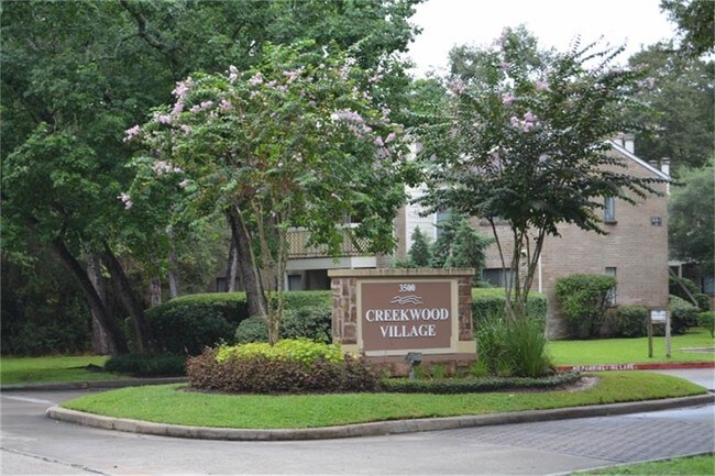 Building Photo - 3500 Tangle Brush Dr
