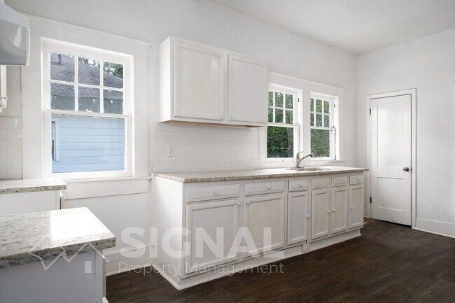 Building Photo - 412 12th St SW
