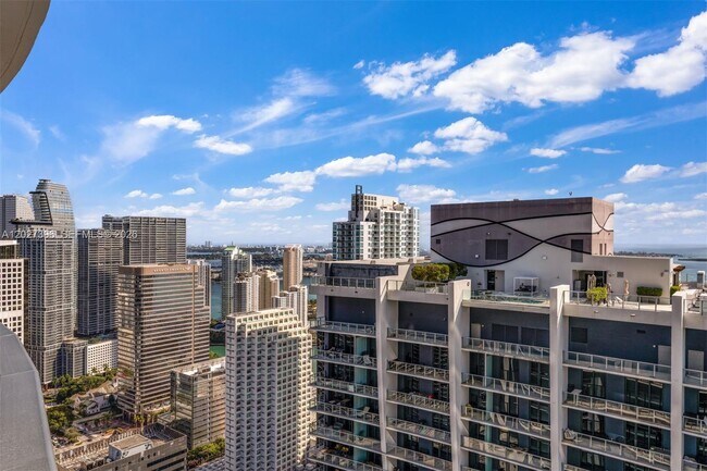 Building Photo - 1000 Brickell Plaza