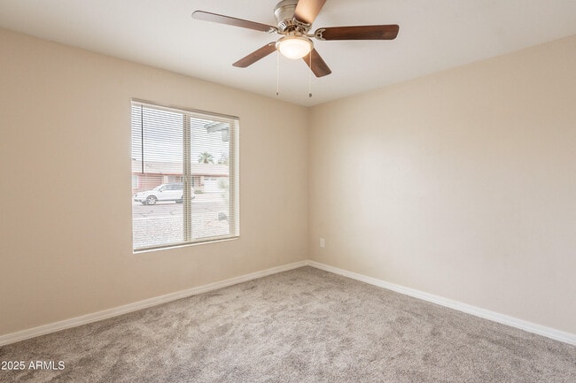 Building Photo - 3422 E Altadena Ave