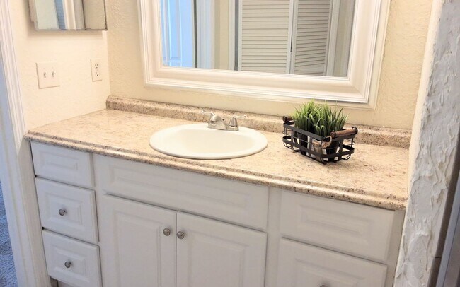 Building Photo - Beautiful Winter Park 2/2 Condo on the fir...