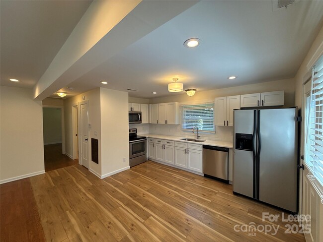 Building Photo - 200 Skyland Ave