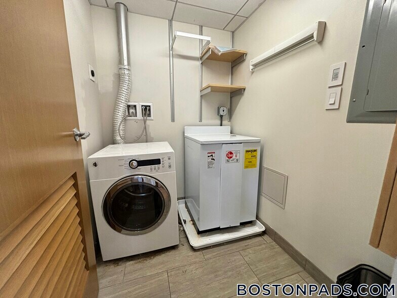 Building Photo - 115 Mt Auburn St