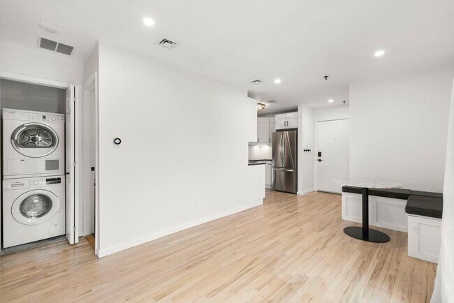 Building Photo - 318 Park Ave