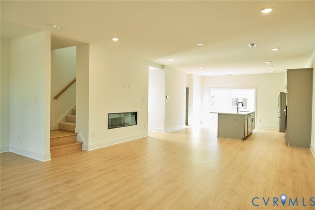 Building Photo - 15337 Sunray Wy