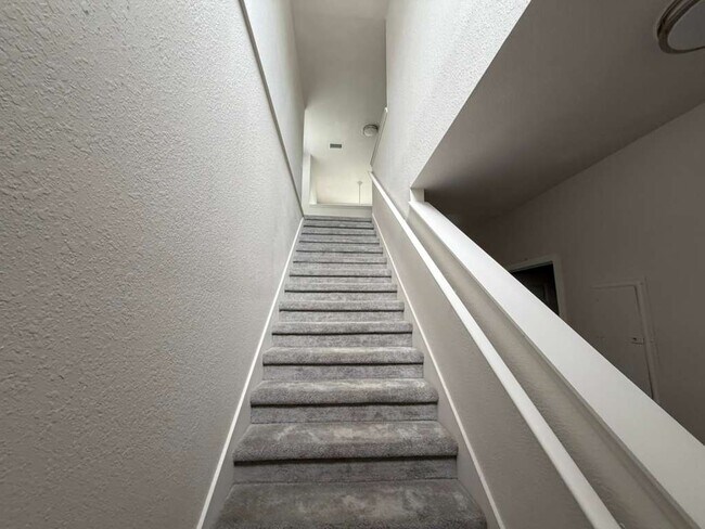 Building Photo - 2019 Claudia Ln