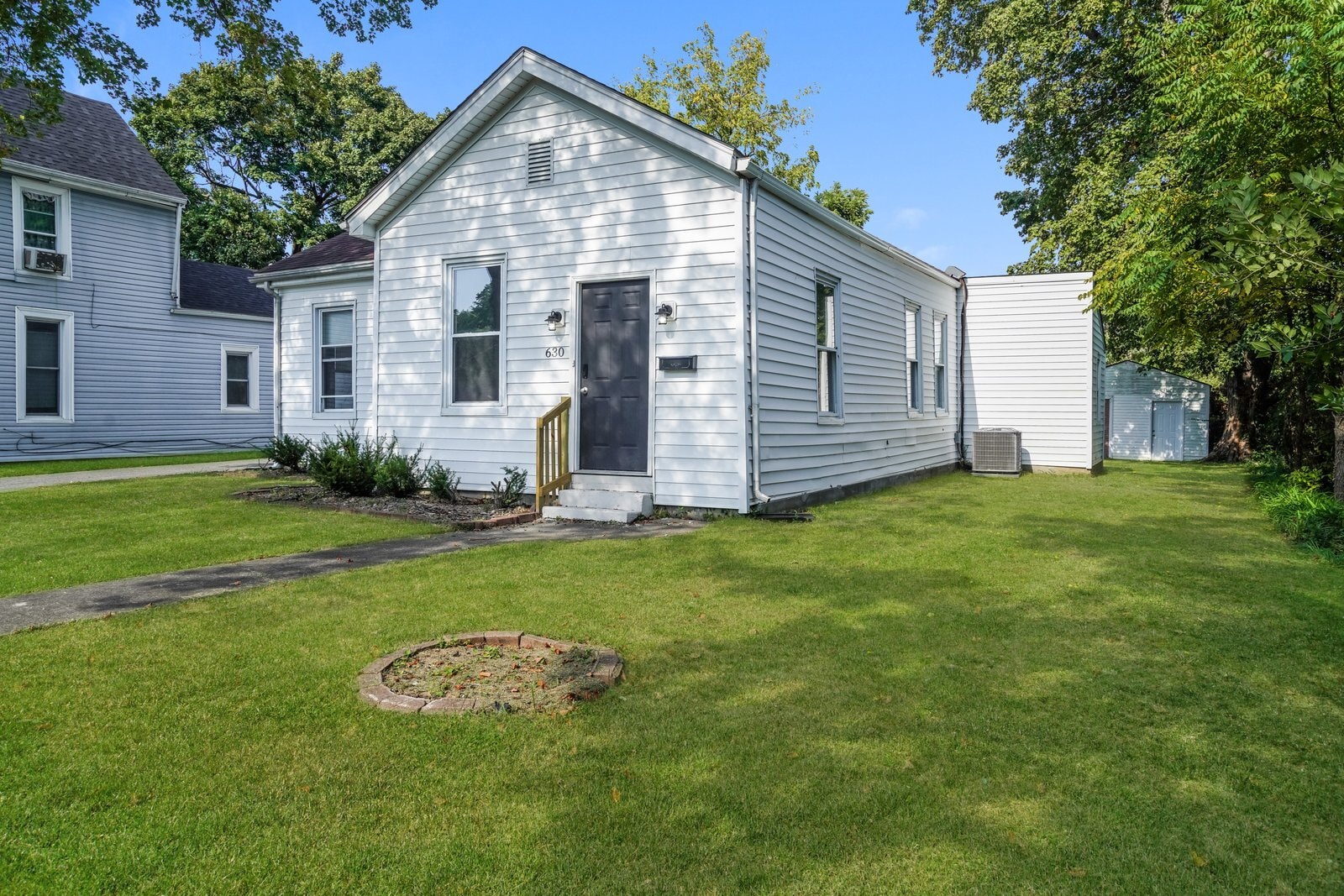 Building Photo - 630 W 8th St