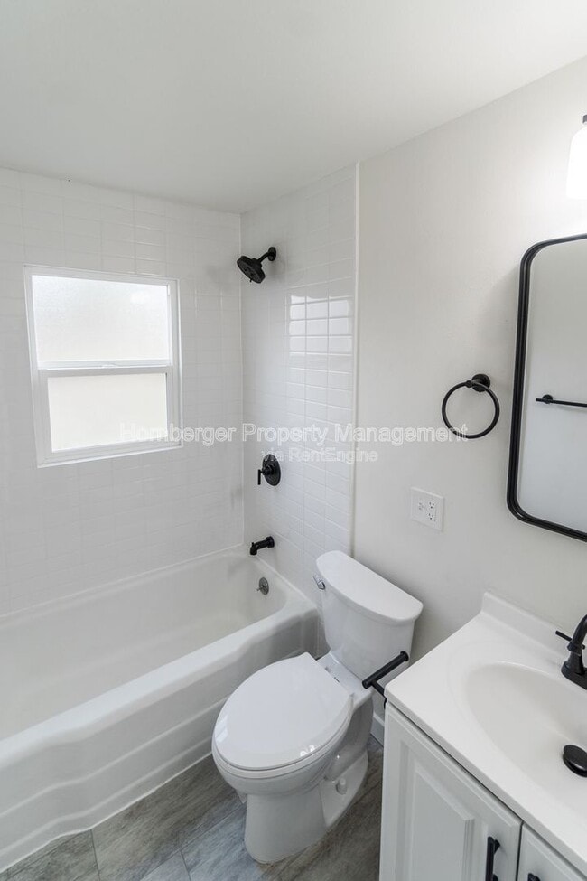 Building Photo - 1909 S Garden Springs Rd