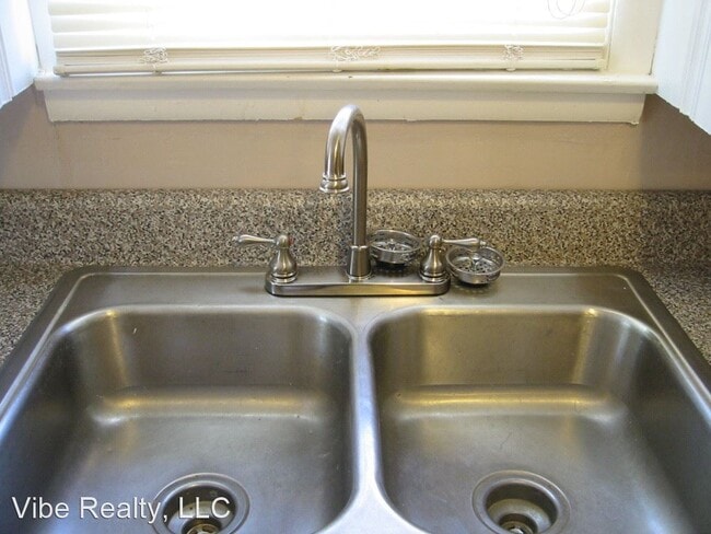 Building Photo - 1 br, 1 bath House - 604A S 14th St.