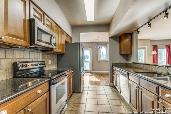 Building Photo - 2-BEDROOM CONDO AT ANDALUSIA CONDOMINIUMS