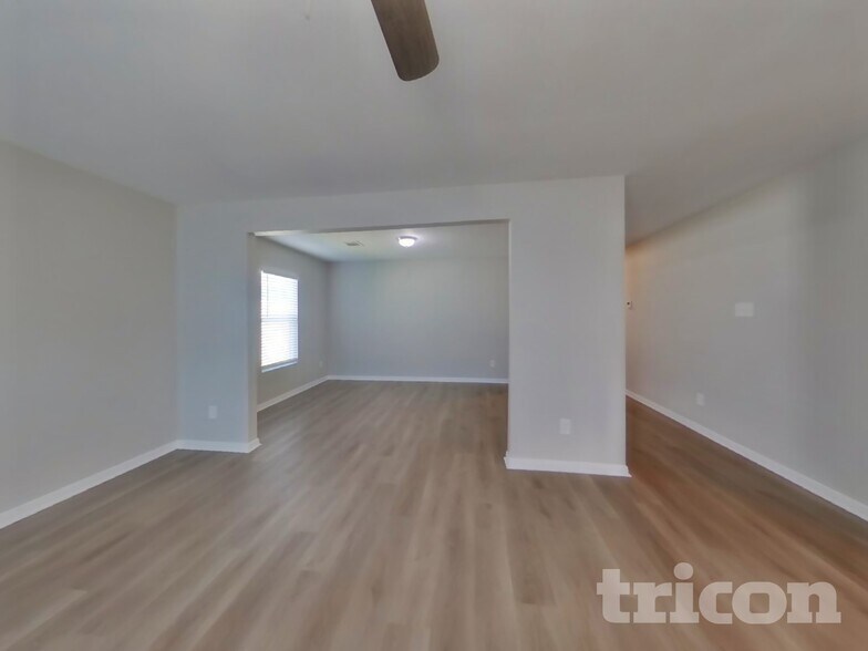 Building Photo - 15680 Del Norte Dr