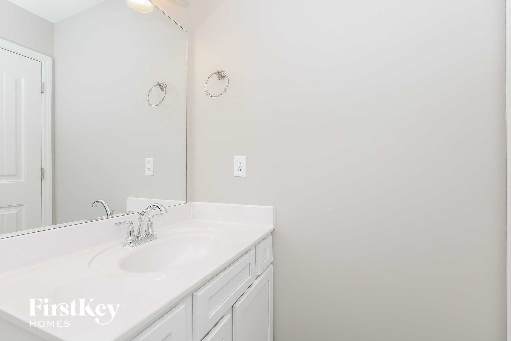 Building Photo - 2230 Oak Dr