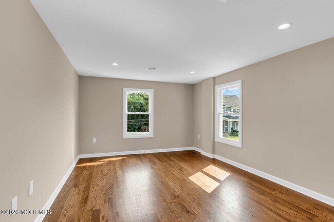 Building Photo - 18 Maple Ave