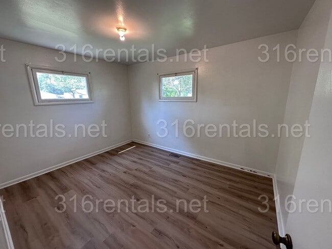 Building Photo - $950 - **COMING SOON** 2 bedroom / 1 bathroom - Haysville Single Family Home