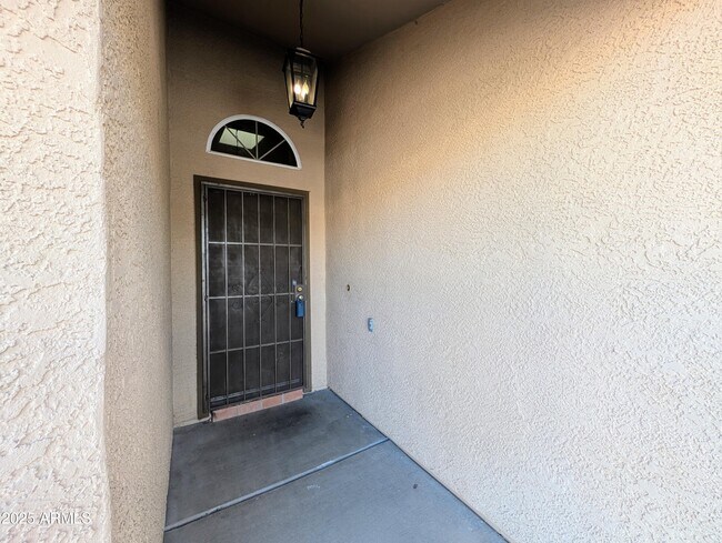 Building Photo - 8639 W Fullam St