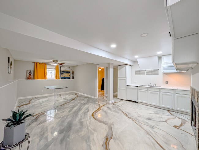 Building Photo - 8616 Hickory Ave