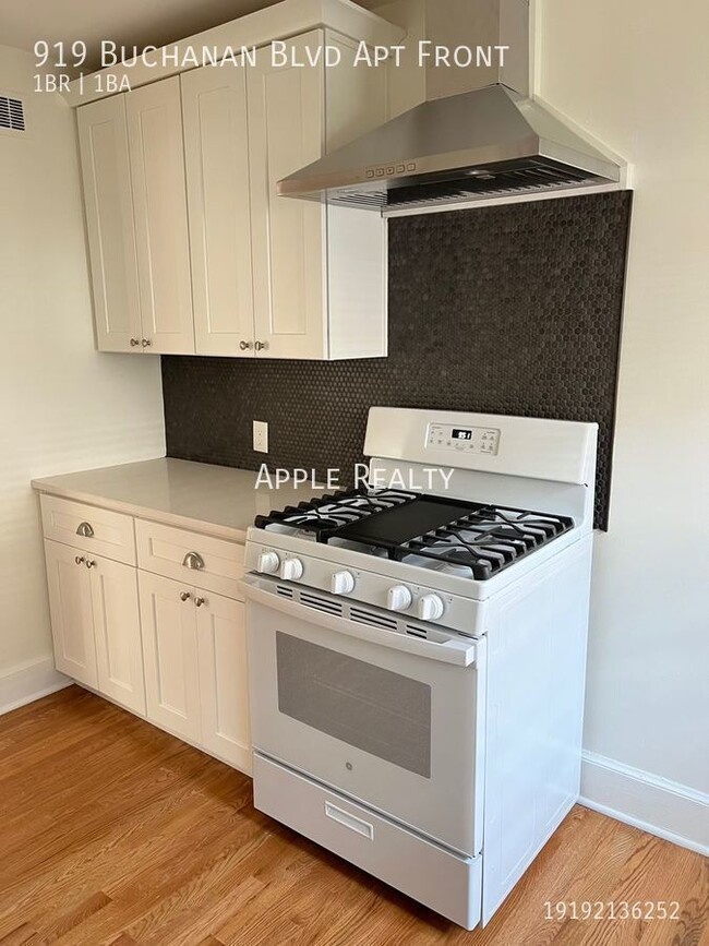 Building Photo - 919 Buchanan Blvd - Apt FRONT - Available ...
