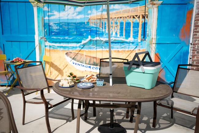 Building Photo - 5 N Newport Ave