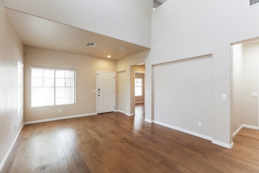 Building Photo - 7640 E Barstow St