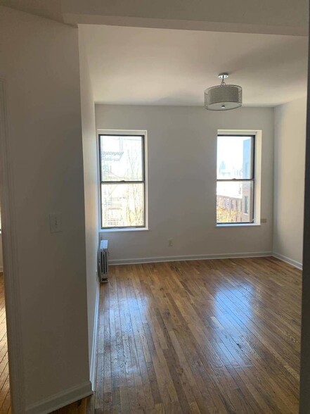 Primary Photo - 147 Cortelyou Ave