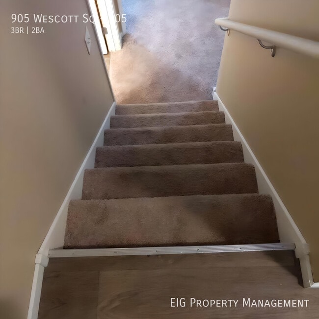 Building Photo - 905 Wescott Square