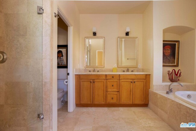 Building Photo - 443 Villaggio N