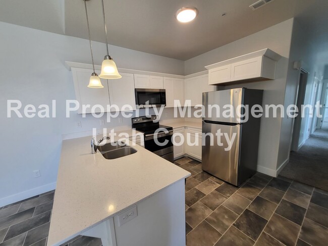 Building Photo - Small Pet Friendly Lehi Condo