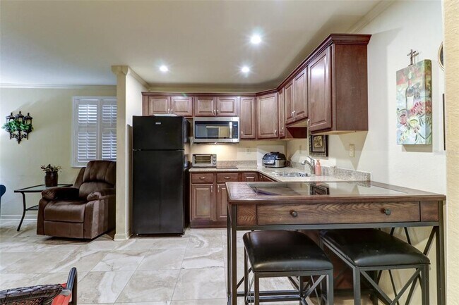 Building Photo - 7911 Flowerfield Dr