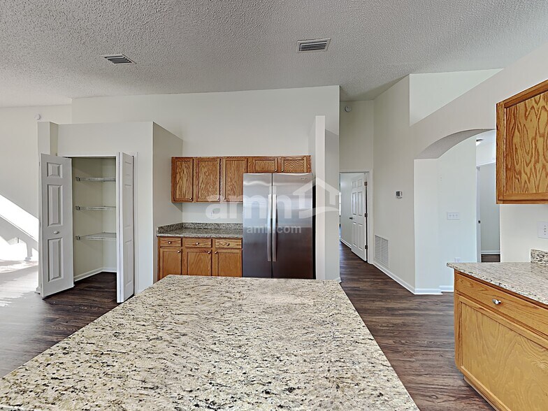 Building Photo - 14213 Fish Eagle Dr E